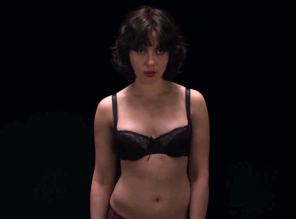 Scarlett Strips in Under the Skin Movie Trailer—Watch! Scarlett Strips in Under the Skin Movie Trailer—Watch!